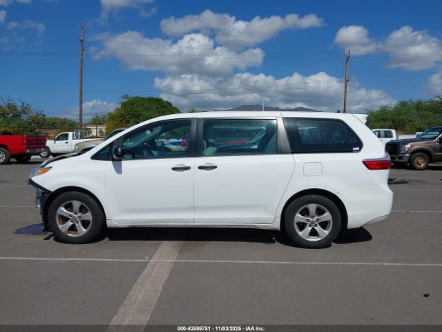 Toyota Sienna L 7 Passenger Image 15