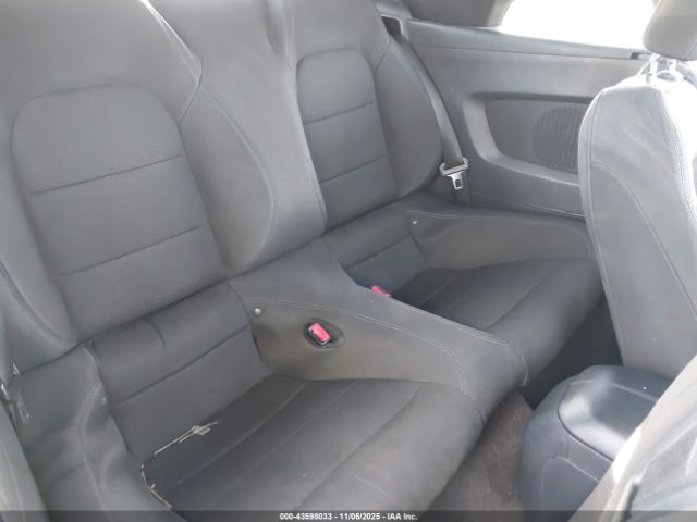 Ford Mustang V6 Image 4