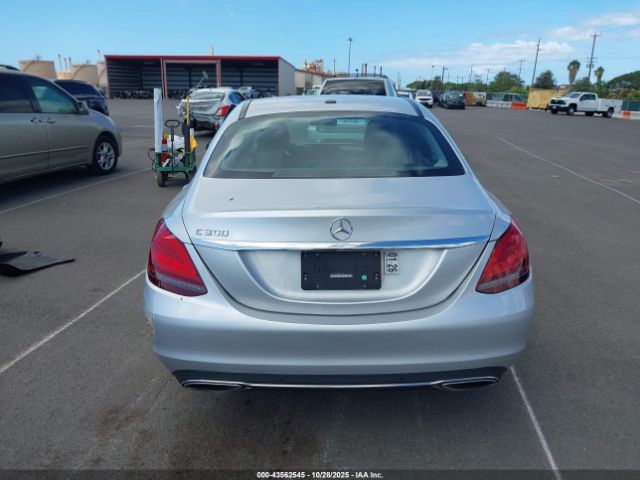 Mercedes-Benz C-Class Image 12