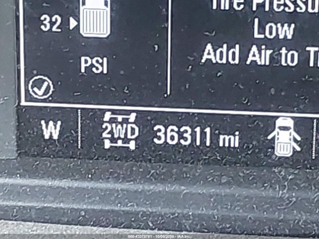 Chevrolet Silverado 1500 4wd  Short Bed Custom Trail Boss Image 13