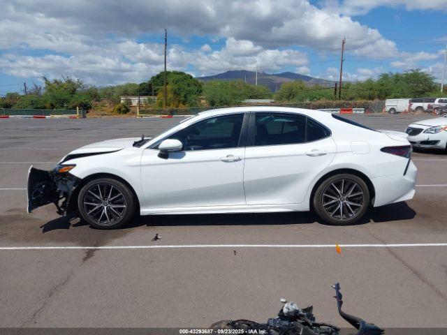 Toyota Camry Se Nightshade Edition Image 2