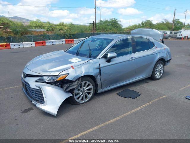Toyota Camry Le Image 14