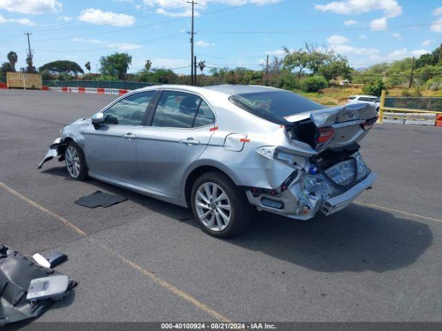Toyota Camry Le Image 10