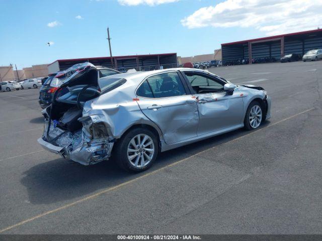 Toyota Camry Le Image 16