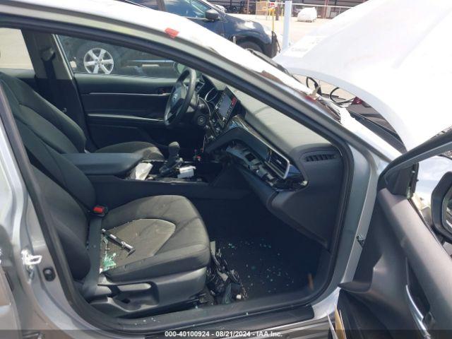 Toyota Camry Le Image 3