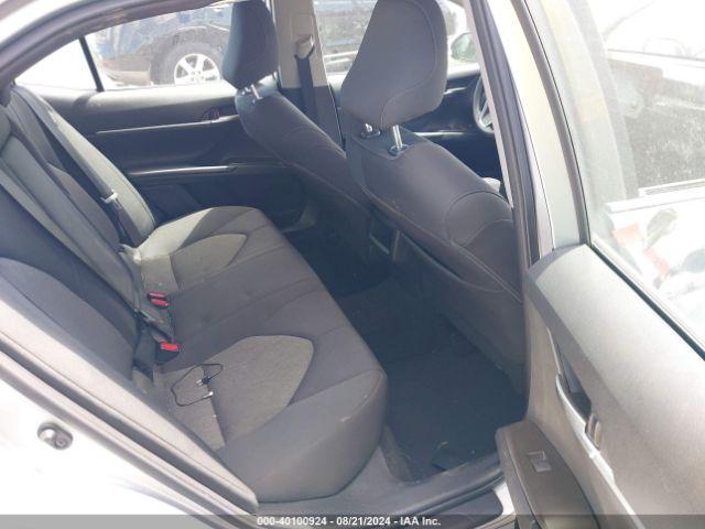 Toyota Camry Le Image 15