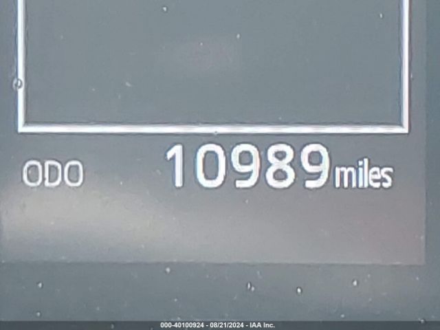 Toyota Camry Le Image 7