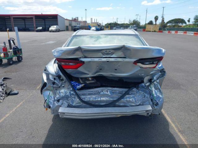 Toyota Camry Le Image 12