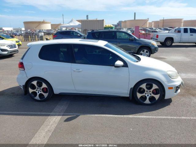 Volkswagen GTI 2-door Image 11