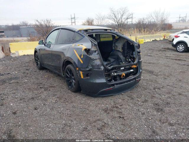 Tesla Model Y Long Range Dual Motor All-wheel Drive Image 4