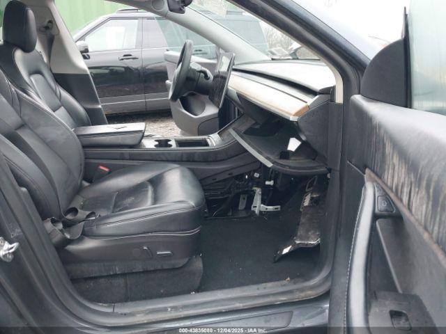 Tesla Model Y Long Range Dual Motor All-wheel Drive Image 3