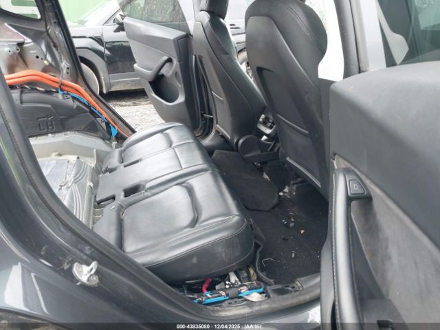 Tesla Model Y Long Range Dual Motor All-wheel Drive Image 13