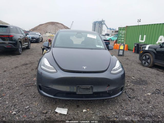 Tesla Model Y Long Range Dual Motor All-wheel Drive Image 9