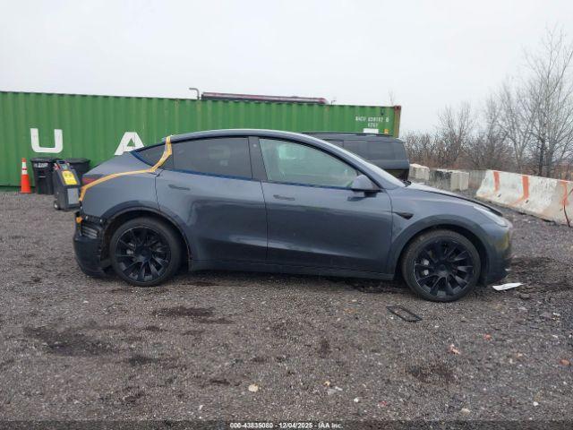 Tesla Model Y Long Range Dual Motor All-wheel Drive Image 16