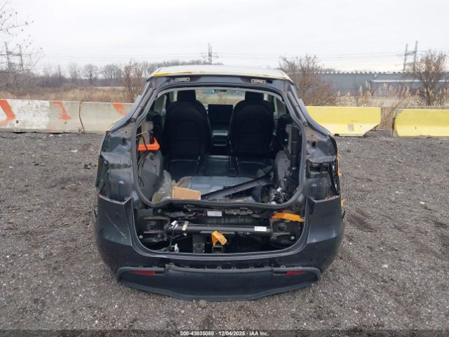 Tesla Model Y Long Range Dual Motor All-wheel Drive Image 17