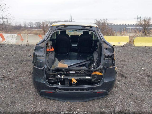 Tesla Model Y Long Range Dual Motor All-wheel Drive Image 17